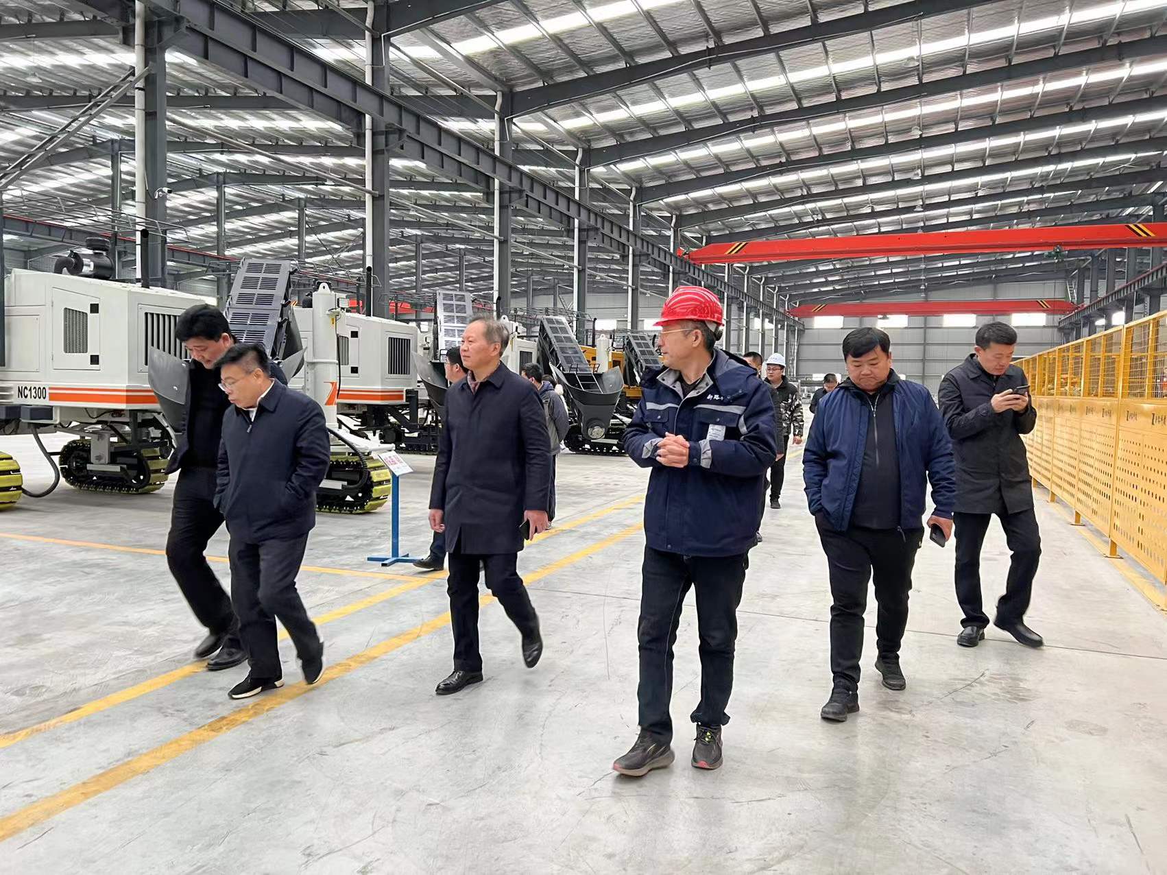 熱烈歡迎徐州市委市政府、淮海國(guó)際港務(wù)區(qū)、柳新鎮(zhèn)一行領(lǐng)導(dǎo)來(lái)我司參觀考察工作